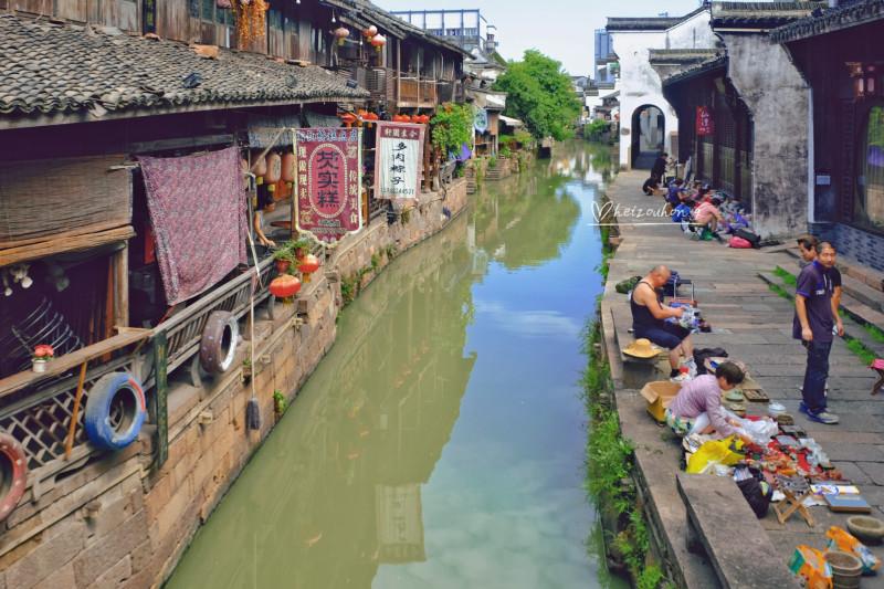 做好“四个服务” 当好“连心桥”